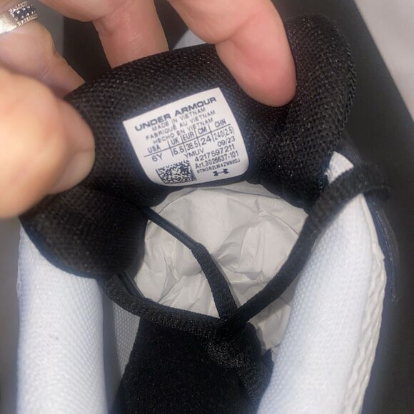 Under Armour PS Zone BB 2 Boys Shoe Sneakers Gym Sports Size 6Y 3026637 101 New - Picture 9 of 10